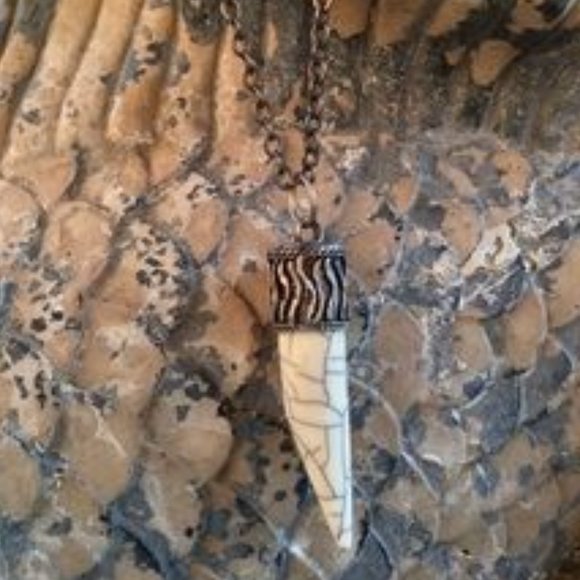 Artisan Crafted Faux Ivory Horn Tooth & Antique Chain - Picture 2 of 8